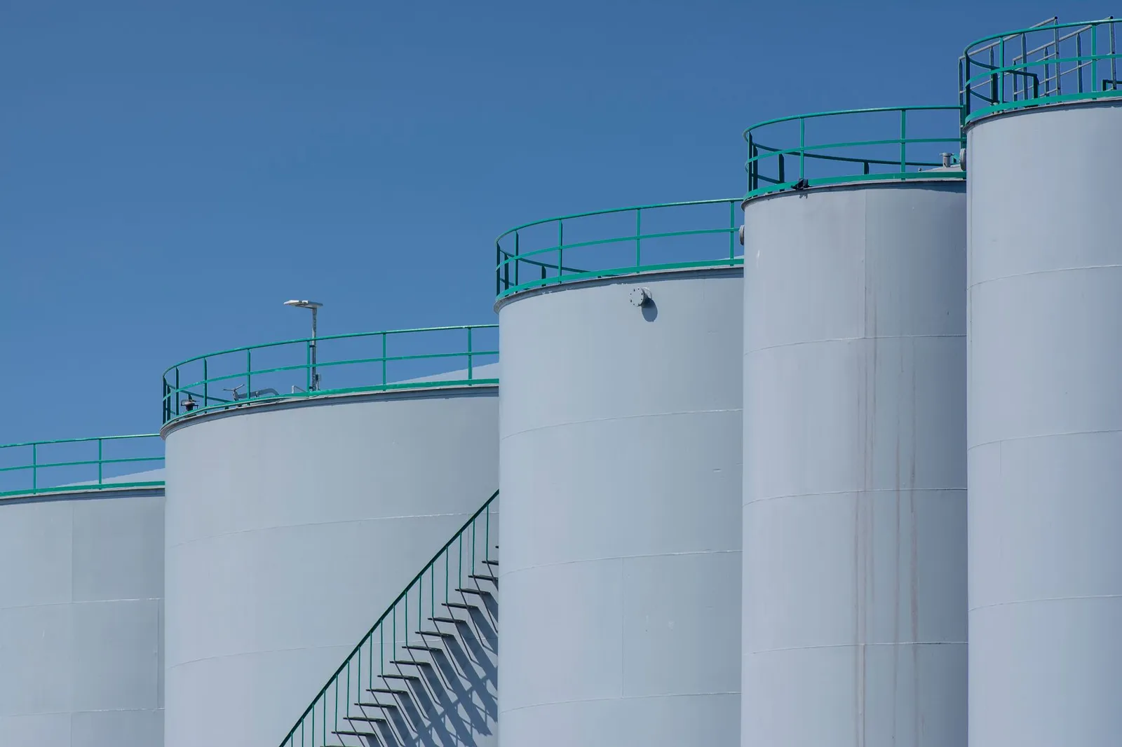Dangote Refinery — oil-refining industrial infrastructure (illustrative)